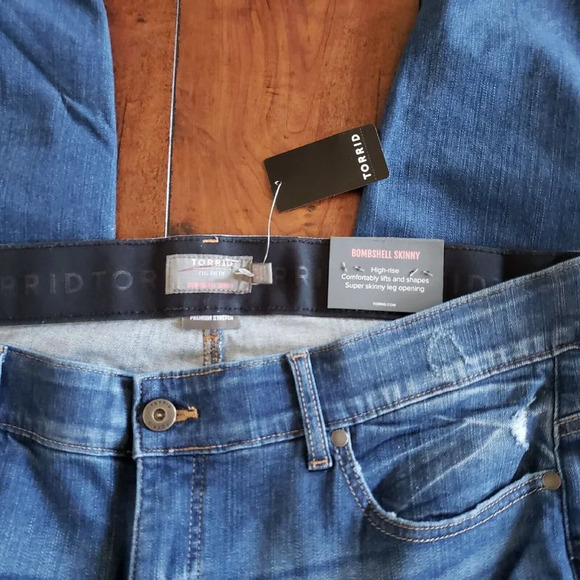 Torrid Women's Bombshell Skinny Premium Stretch High Rise Destructed Jean Sz 22R - Picture 11 of 14